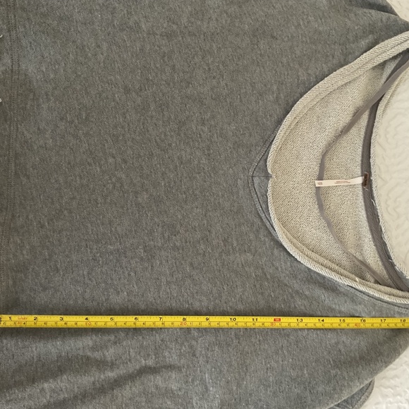 Free people oversized v neck sweatshirt. Womens XS. - Picture 7 of 7